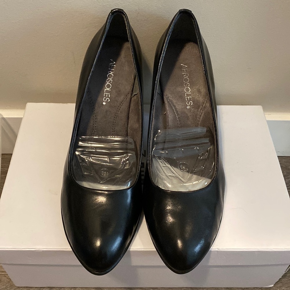 Brand New! Super comfy heels.